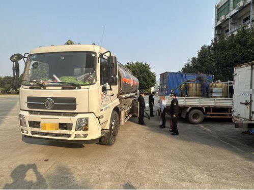 肇慶一司機(jī)半路購(gòu)油遇執(zhí)法，道路貨物運(yùn)輸安全引關(guān)注